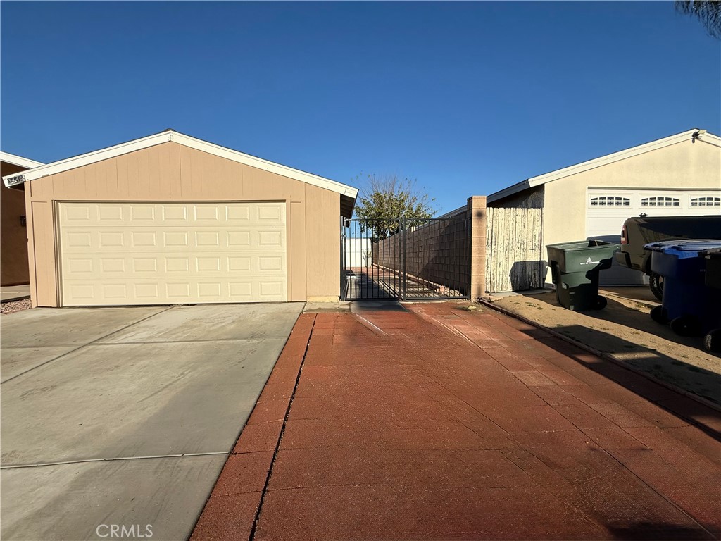 3445 Sparrow Circle Riverside, CA 92503 - Photo 3 of 41 a view of a backyard of a house