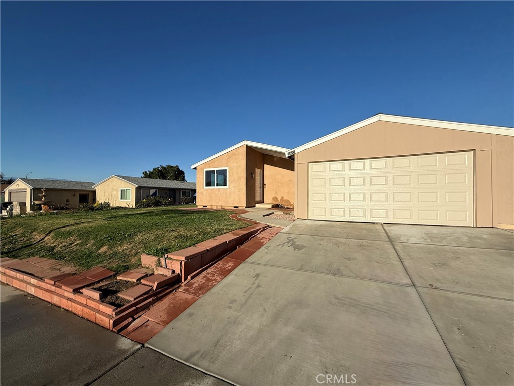 3445 Sparrow Circle Riverside, CA 92503 - Photo 4 of 41 a view of a house with a yard