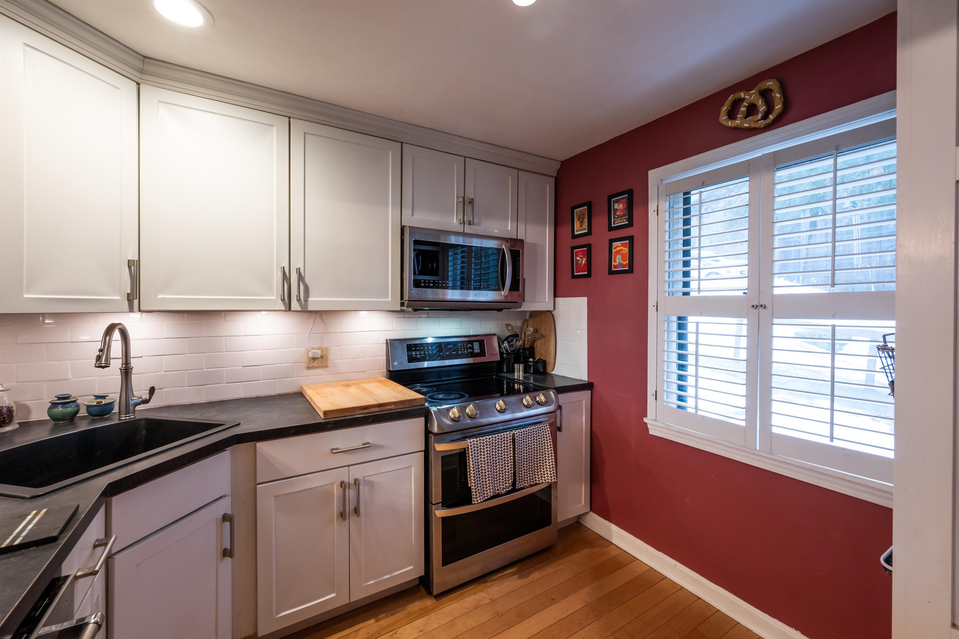 974 Hard Road, Unit D6 Hartford, VT 05059 - Photo 2 of 38