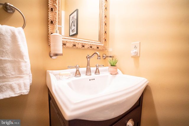 $855,000 | 1312 North Ivanhoe Street, Alexandria, VA 22304