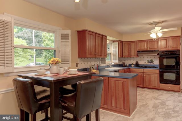 $855,000 | 1312 North Ivanhoe Street, Alexandria, VA 22304