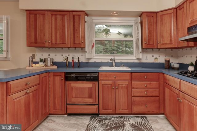 $855,000 | 1312 North Ivanhoe Street, Alexandria, VA 22304