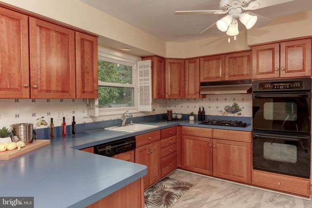 $855,000 | 1312 North Ivanhoe Street, Alexandria, VA 22304