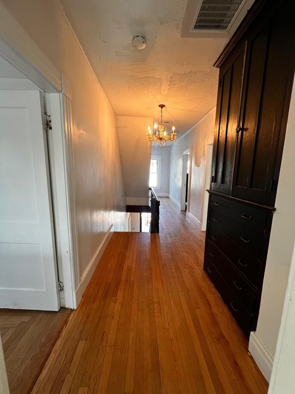 186 Buckingham Street Springfield, MA 01109 - Photo 18 of 33