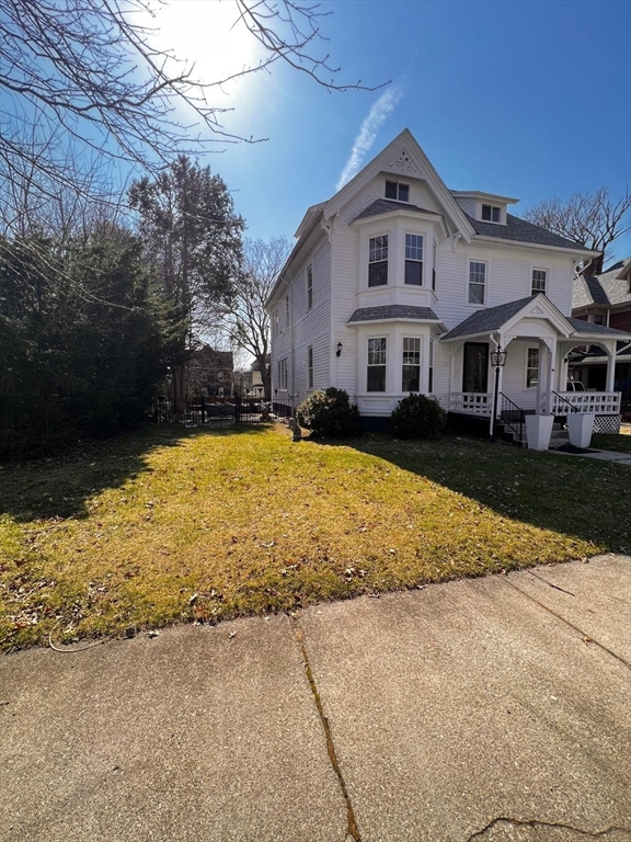 186 Buckingham Street Springfield, MA 01109 - Photo 2 of 33