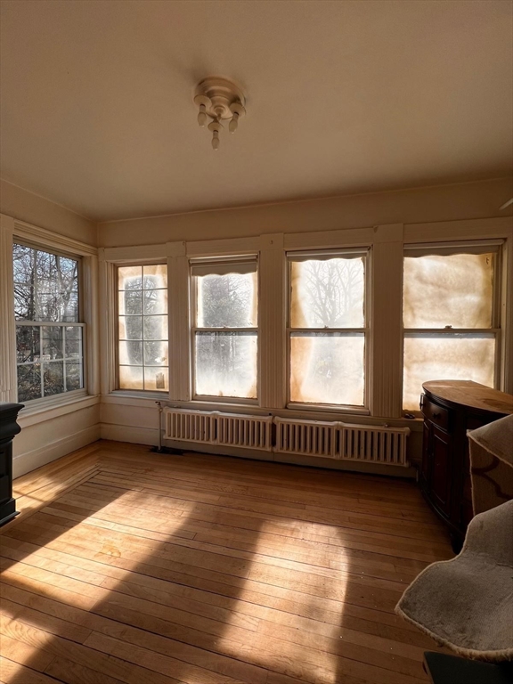 186 Buckingham Street Springfield, MA 01109 - Photo 3 of 33