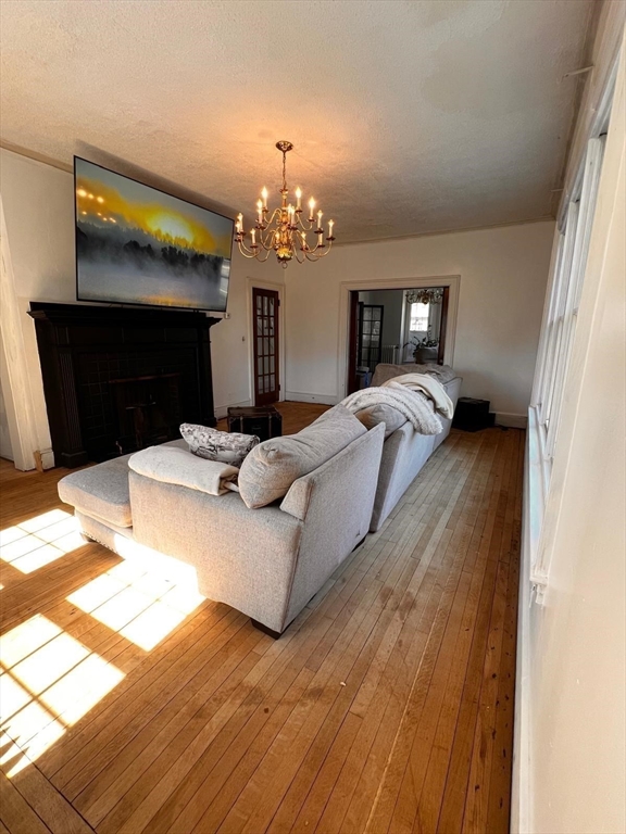 186 Buckingham Street Springfield, MA 01109 - Photo 7 of 33