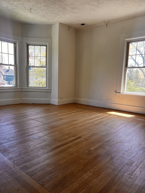 186 Buckingham Street Springfield, MA 01109 - Photo 8 of 33
