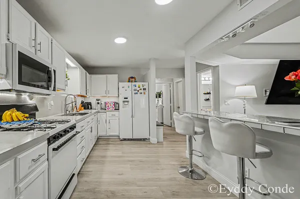 $209,900 | 2945 Byron Center Avenue Southwest, Unit E, Wyoming, MI 49519