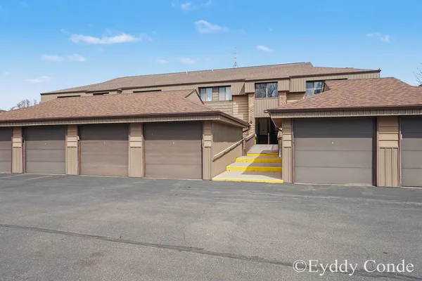$209,900 | 2945 Byron Center Avenue Southwest, Unit E, Wyoming, MI 49519