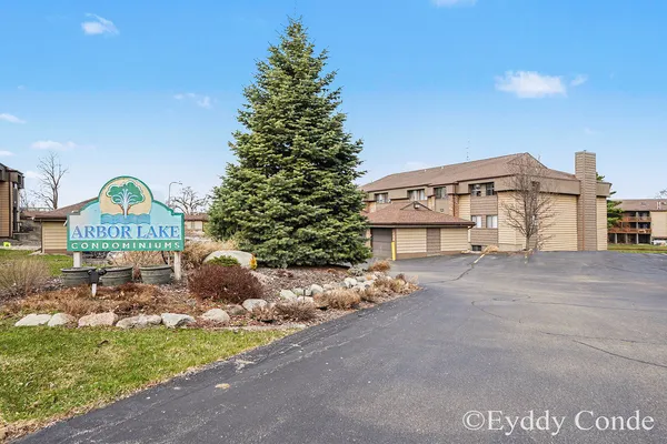 $209,900 | 2945 Byron Center Avenue Southwest, Unit E, Wyoming, MI 49519