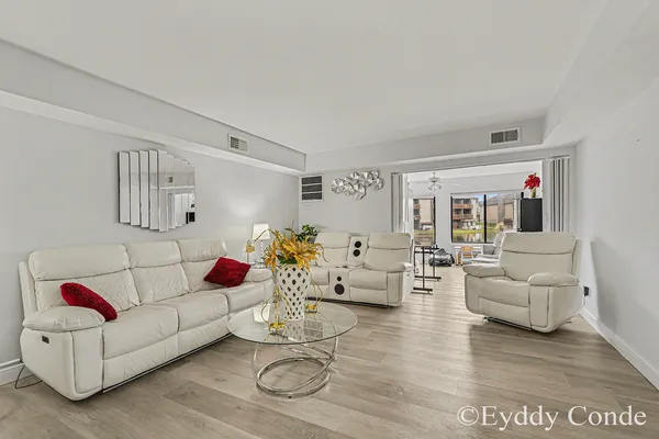 $209,900 | 2945 Byron Center Avenue Southwest, Unit E, Wyoming, MI 49519