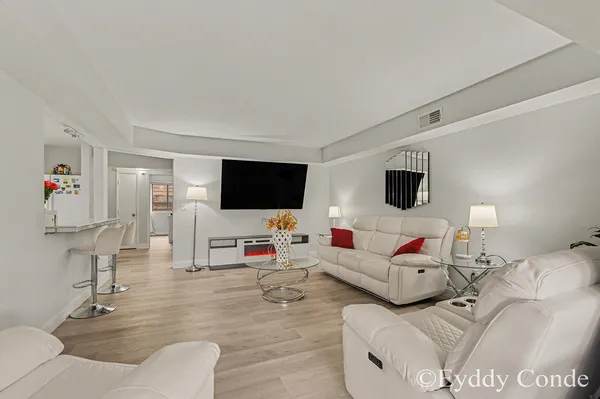 $209,900 | 2945 Byron Center Avenue Southwest, Unit E, Wyoming, MI 49519