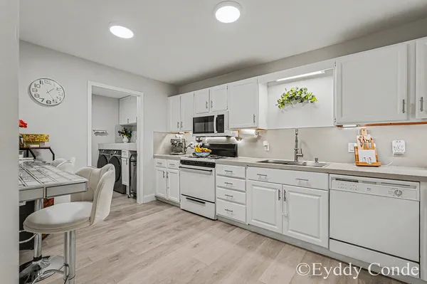 $209,900 | 2945 Byron Center Avenue Southwest, Unit E, Wyoming, MI 49519