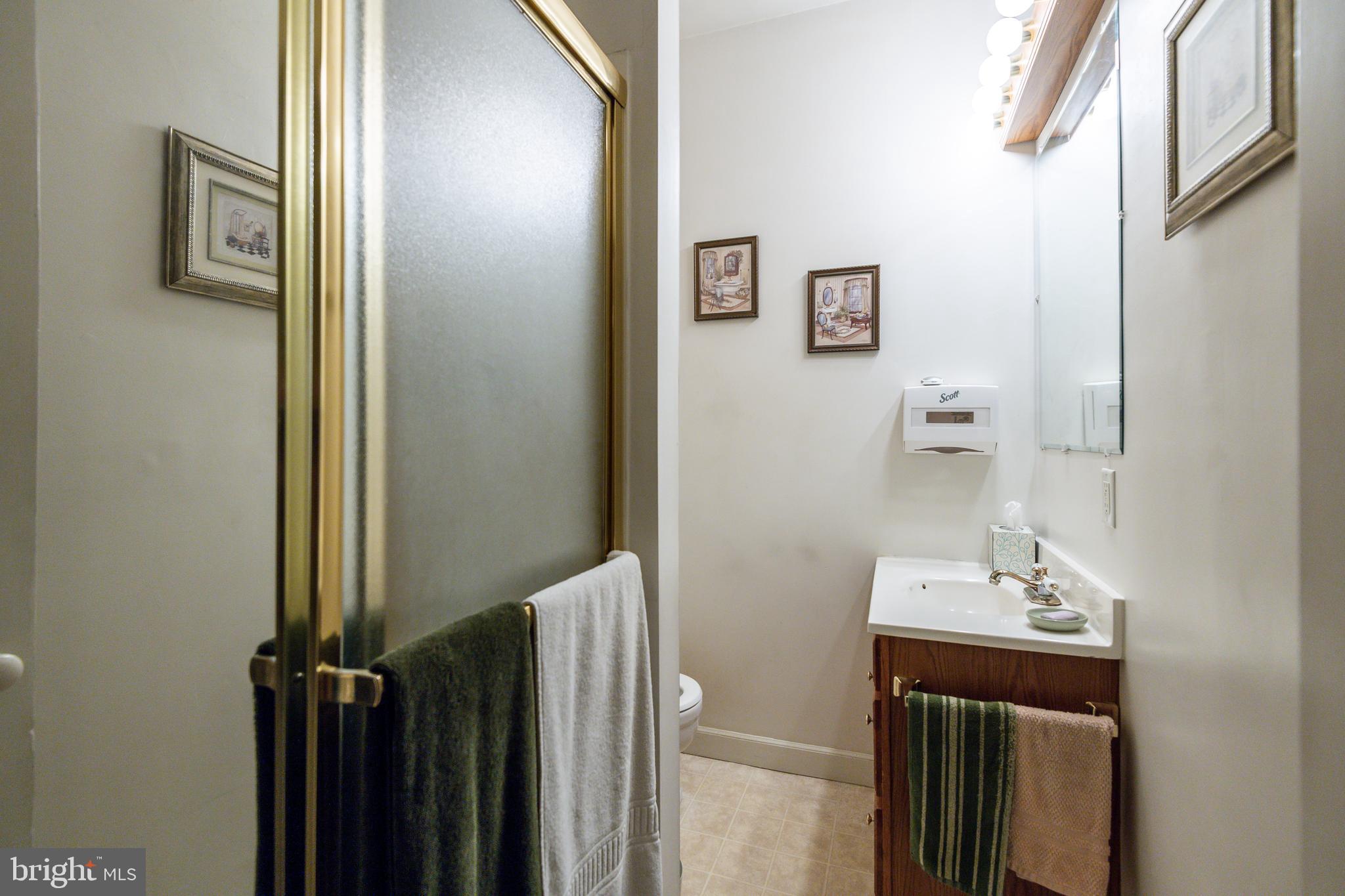 300 New Jersey Avenue Riverside, NJ 08075 - Photo 17 of 52 Full Bathroom with normal lite on