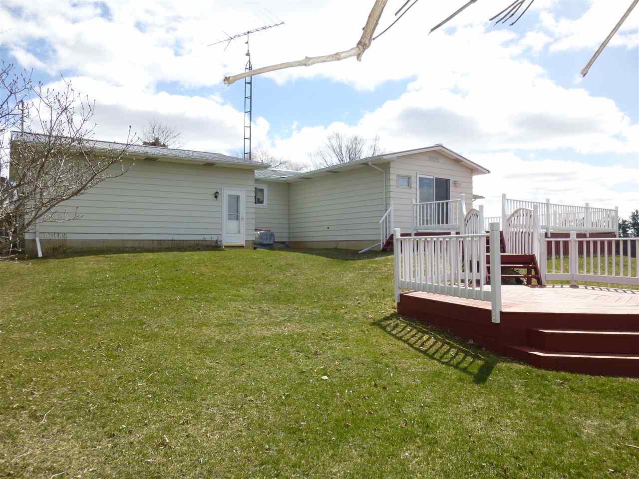 7988 South Vernon Road Durand, MI 48429 - Photo 9 of 50 31392141-8.JPG