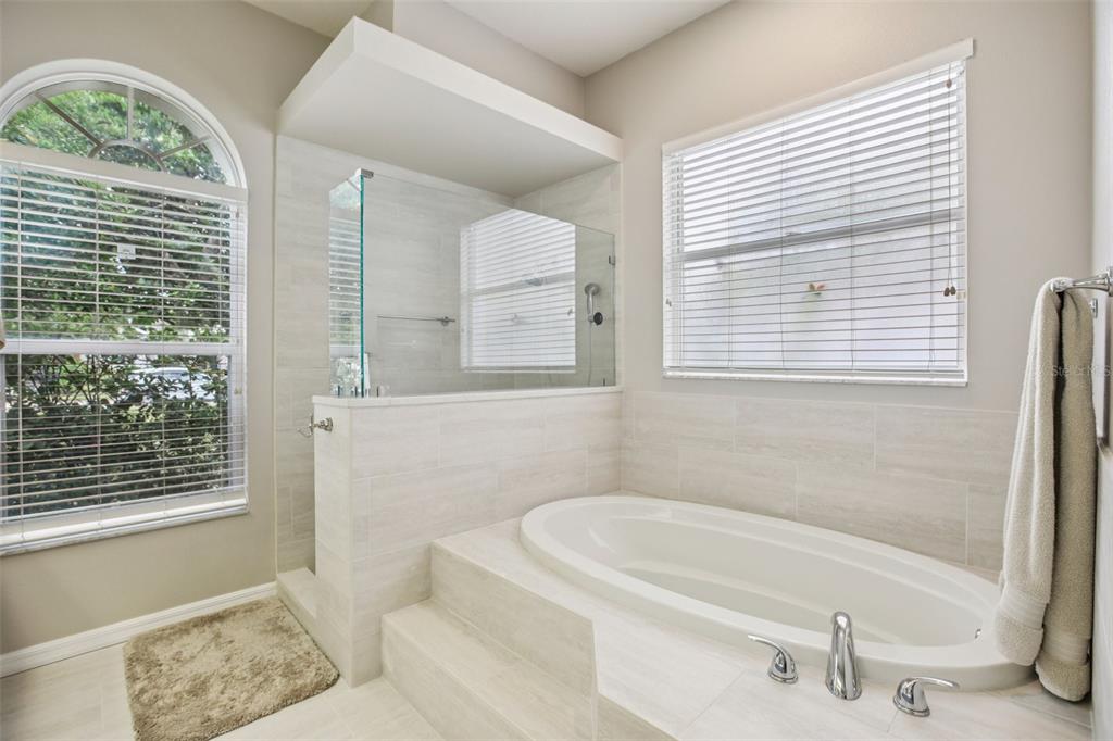 2903 Mossy Timber Trail Valrico, FL 33596 - Photo 17 of 39 a bath tub sitting next to a window