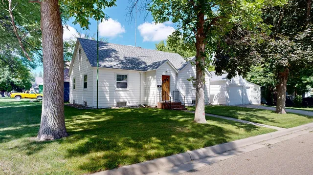 $1,500 | 114 6th Avenue Northeast, Clara City, MN 56222