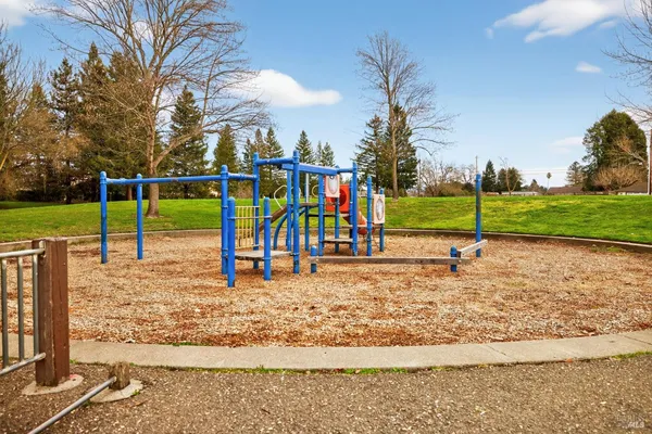 $415,000 | 1600 Yardley Street, Santa Rosa, CA 95403