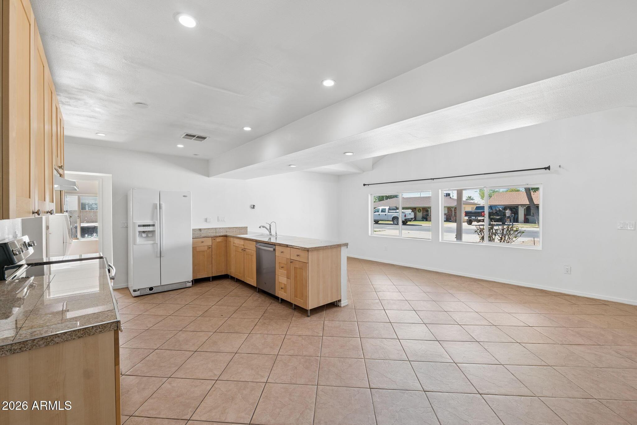 7 South Catalina Street Gilbert, AZ 85233 - Photo 8 of 34 a view of workspace with kitchen