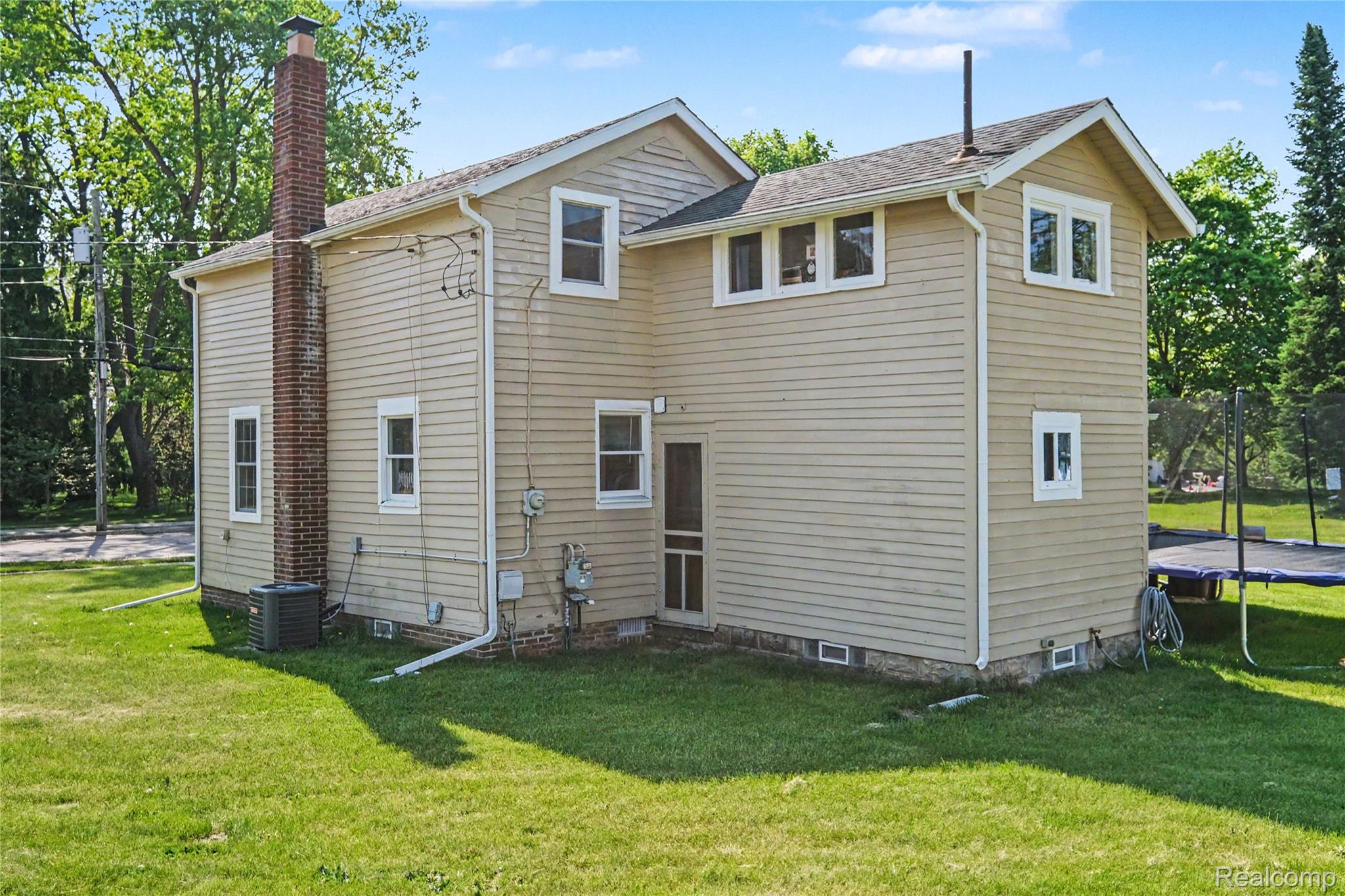 306 Mill Street Pinckney, MI 48169 - Photo 22 of 29 Great farmhouse in downtown Pinckney
