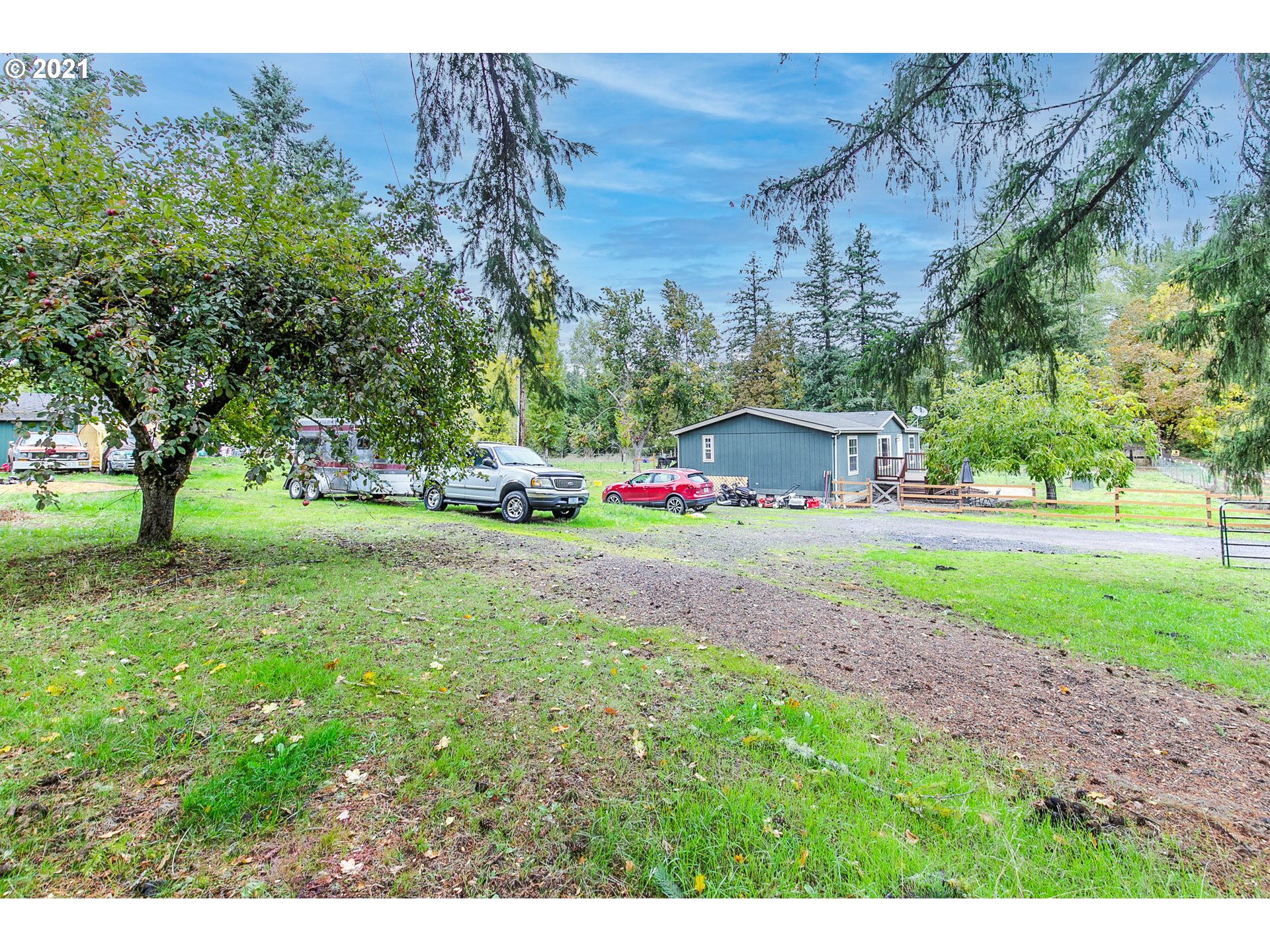 38075 Wheeler Road Dexter, OR 97431 - Photo 31 of 32 a front view of a house with garden