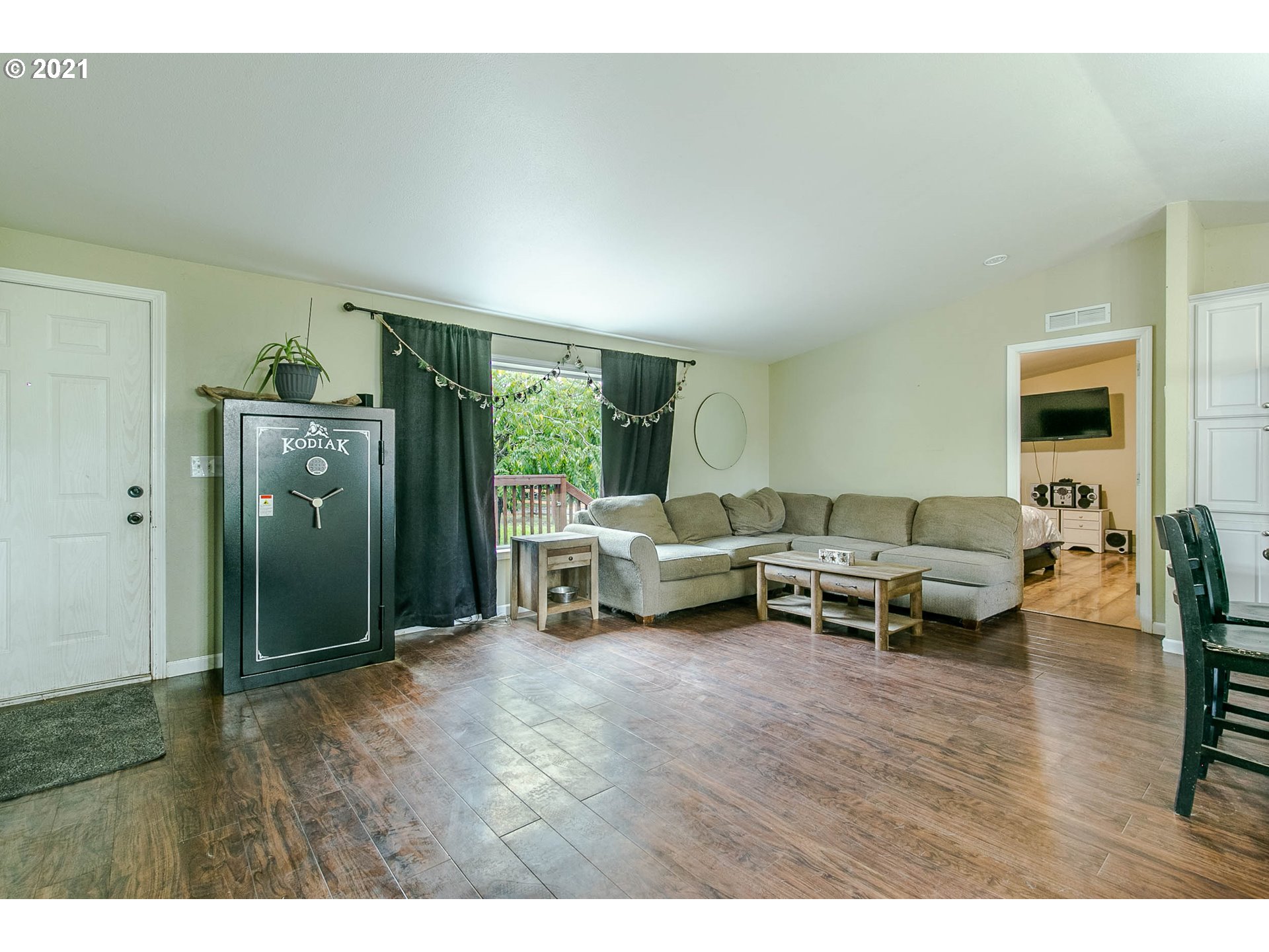 38075 Wheeler Road Dexter, OR 97431 - Photo 9 of 32 a living room with furniture and a wooden floor
