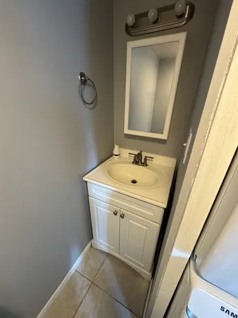 $1,800 | 420 Meadow Green Lane, Unit 420, Round Lake Beach, IL 60073