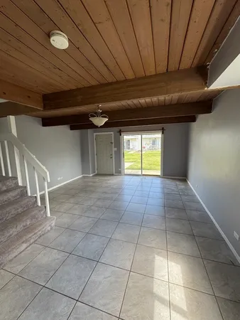 $1,800 | 420 Meadow Green Lane, Unit 420, Round Lake Beach, IL 60073