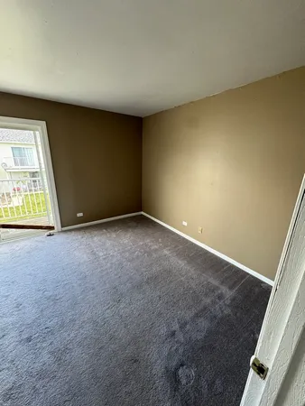 $1,800 | 420 Meadow Green Lane, Unit 420, Round Lake Beach, IL 60073