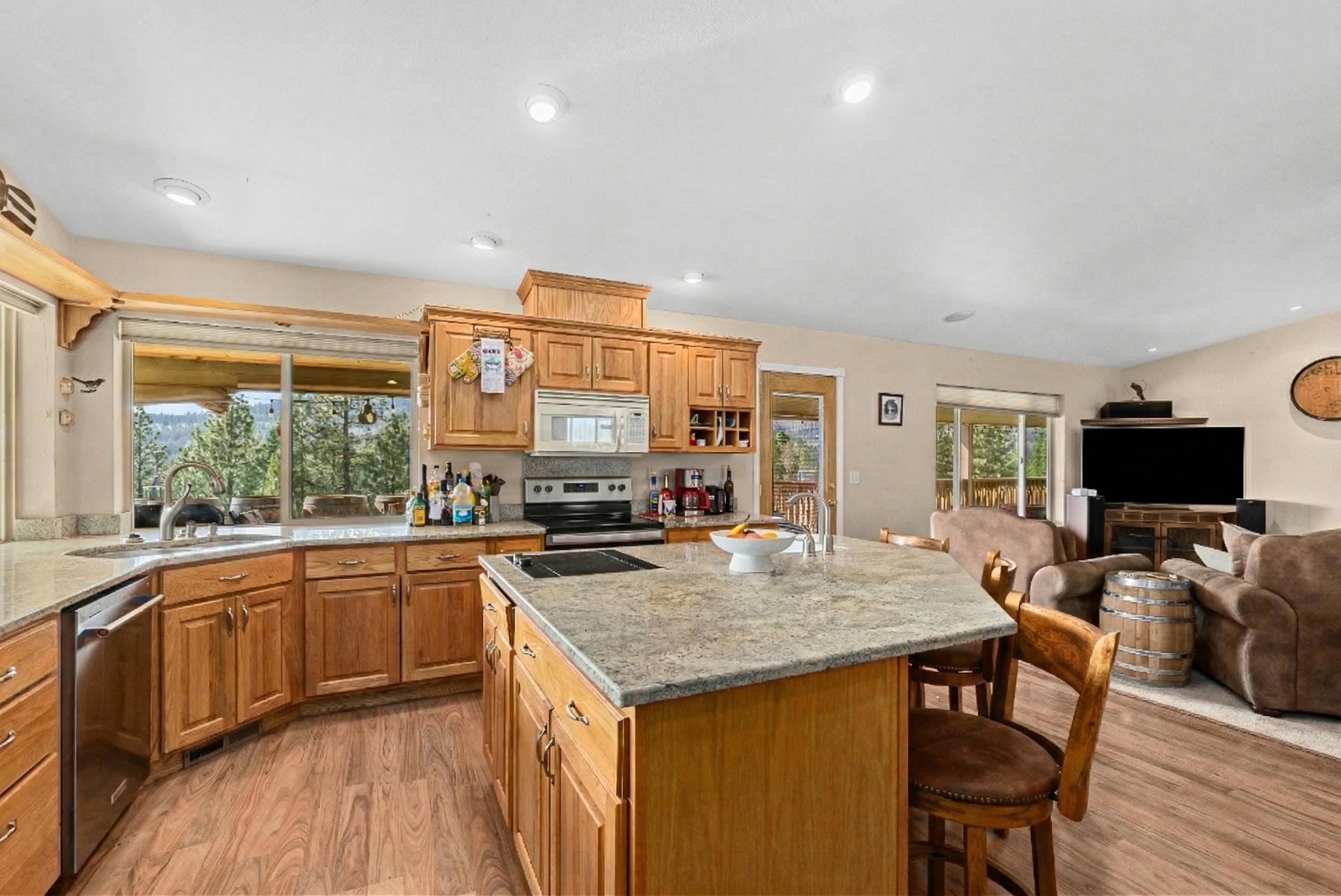 1344 Pine Crest Way Kettle Falls, WA 99141 - Photo 10 of 46
