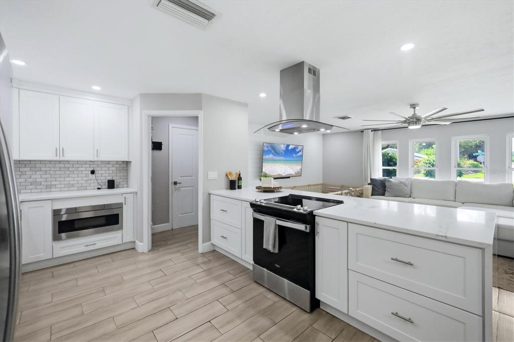 5605 Sawgrass Road Sarasota, FL 34232 - Photo 12 of 57 Gallery Image 12