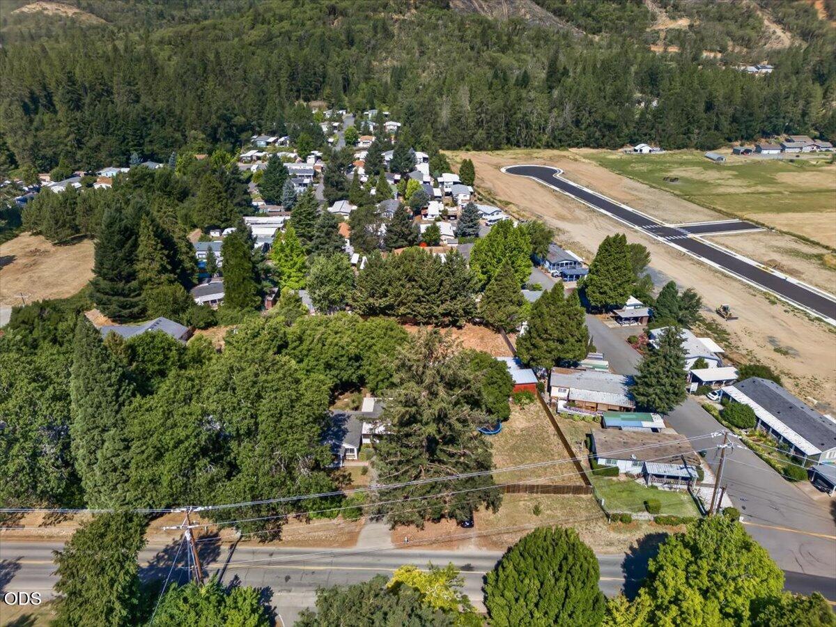 295 West Evans Creek Road Rogue River, OR 97537 - Photo 49 of 60