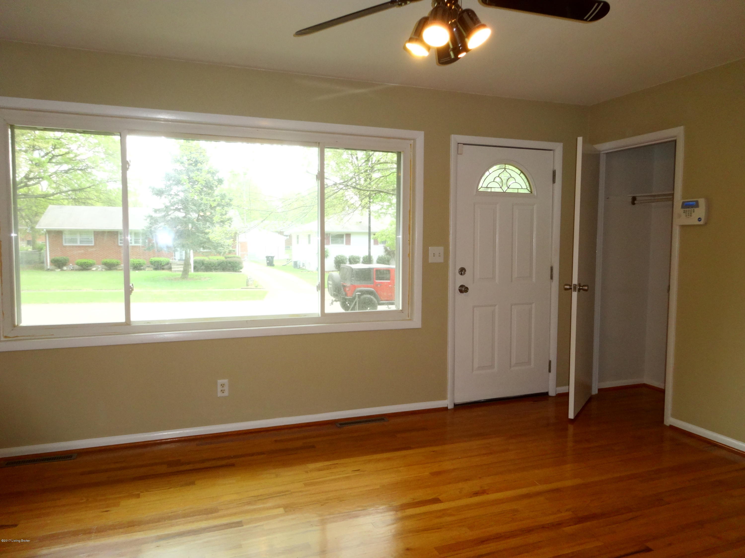 3023 Nepperhan Road Louisville, KY 40220 - Photo 8 of 41 DSC03115