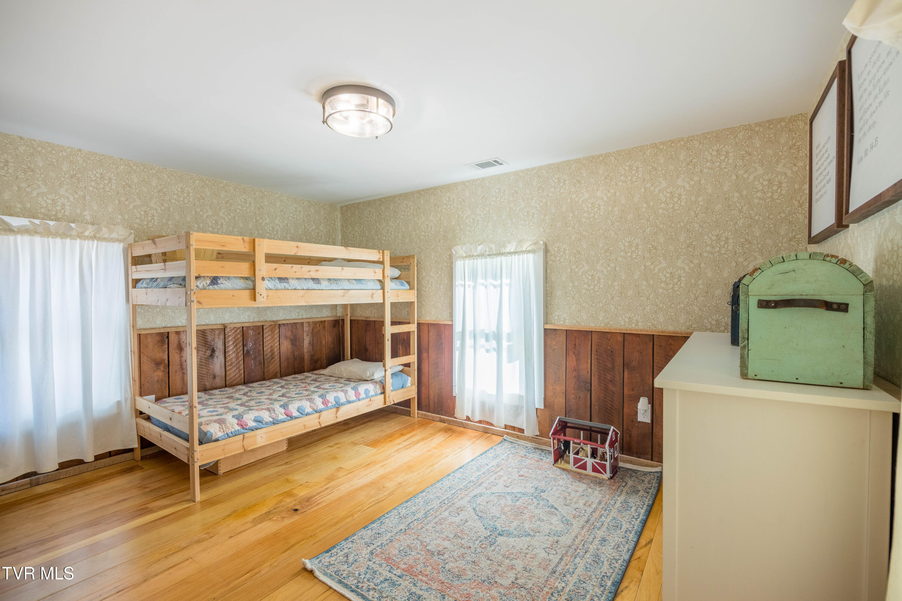 815 South Water Fork Road Greeneville, TN 37743 - Photo 5 of 38 087A9677-HDR
