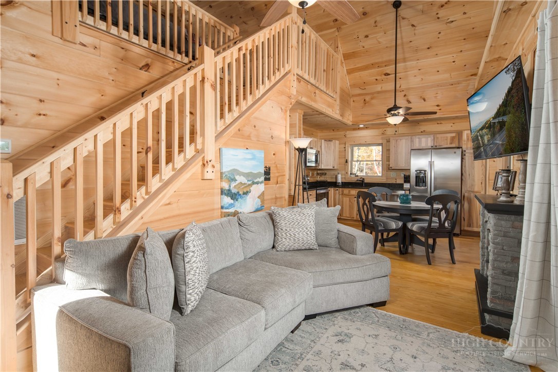 214 Lakeledge Road Beech Mountain, NC 28604 - Photo 2 of 23