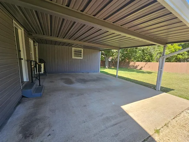 $1,200 | 319 Lowe Street, Palestine, TX 75803