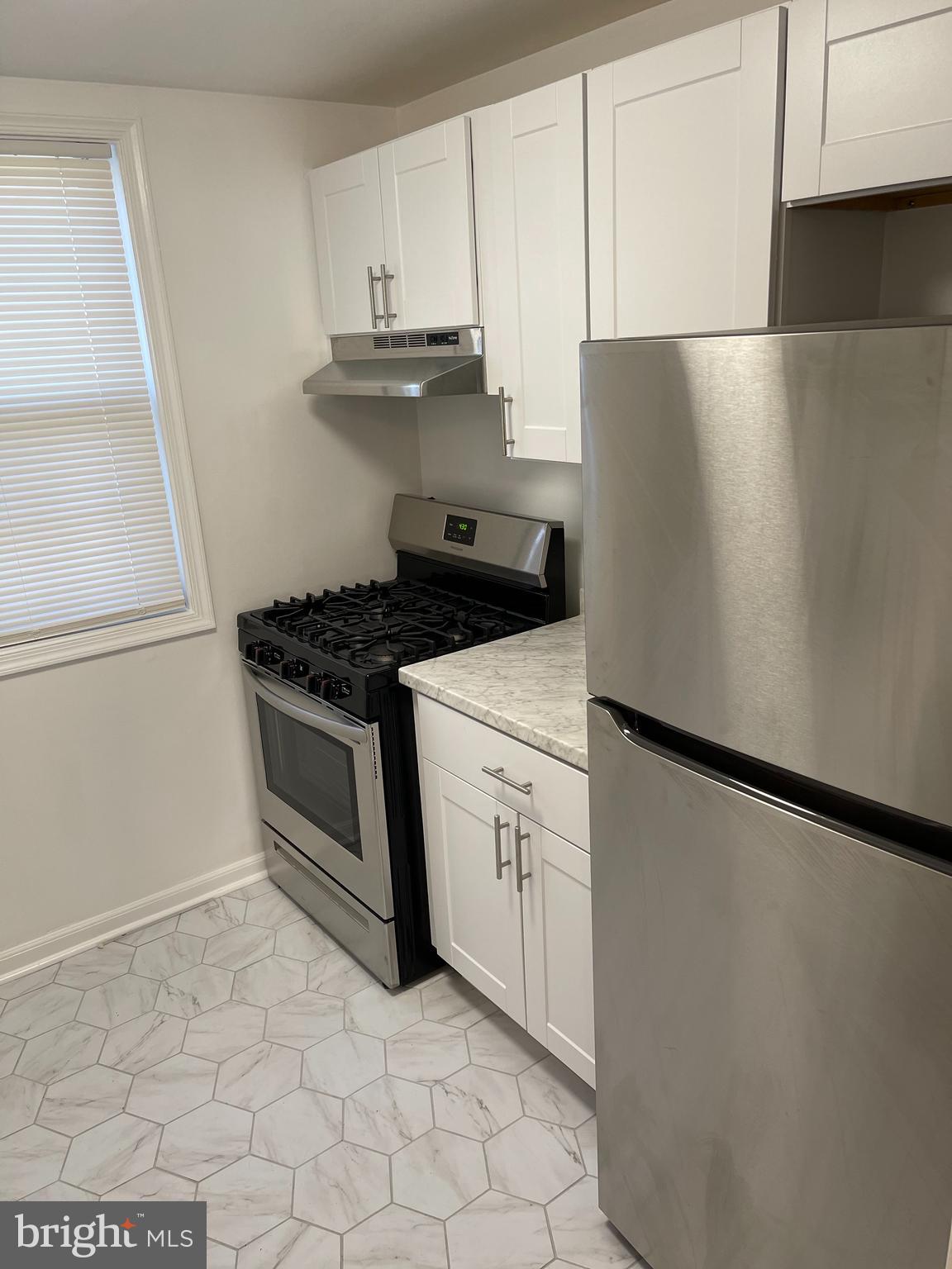 4370 North Pershing Drive, Unit 2 Arlington, VA 22203 - Photo 7 of 17 a kitchen with a stove and a refrigerator