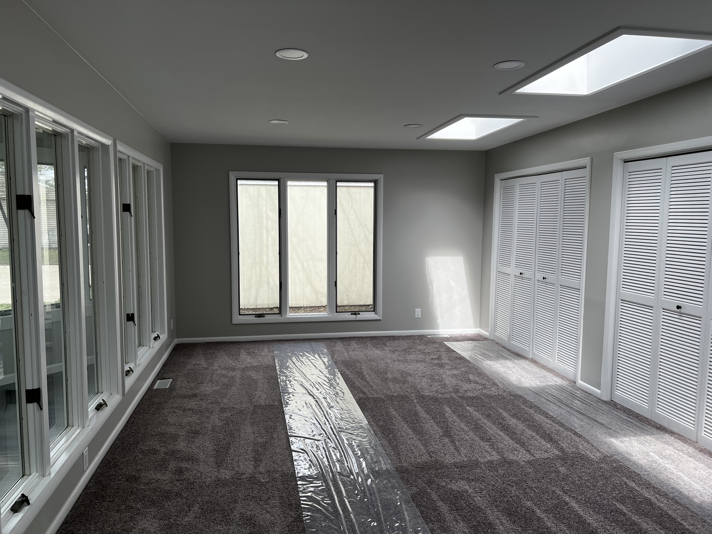 121 Wendell Place DeKalb, IL 60115 - Photo 19 of 35 a view of an empty room and window