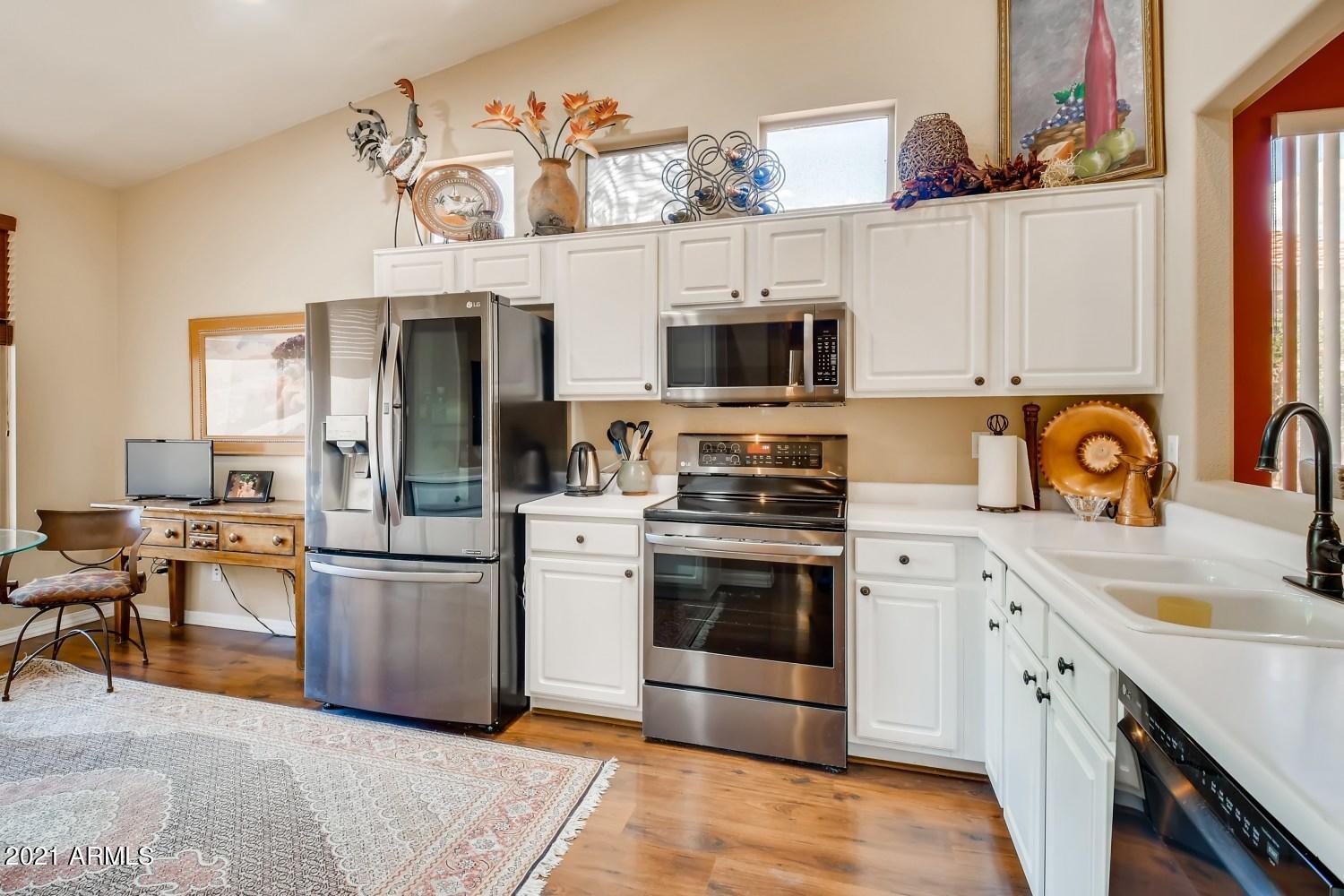 4349 East Walnut Road Gilbert, AZ 85298 - Photo 9 of 28 Bright open kitchen