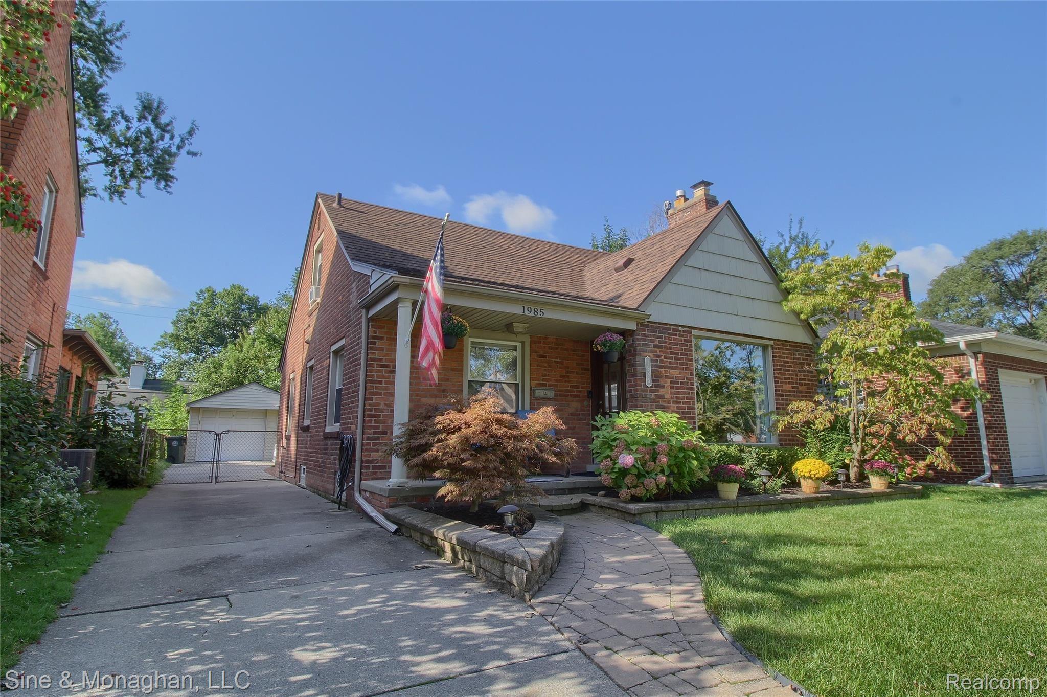 1985 Oxford Road Grosse Pointe, MI 48236 - Photo 30 of 30 2-Front-2nd-View.jpg