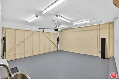 a view of a livingroom with furniture and a ceiling fan