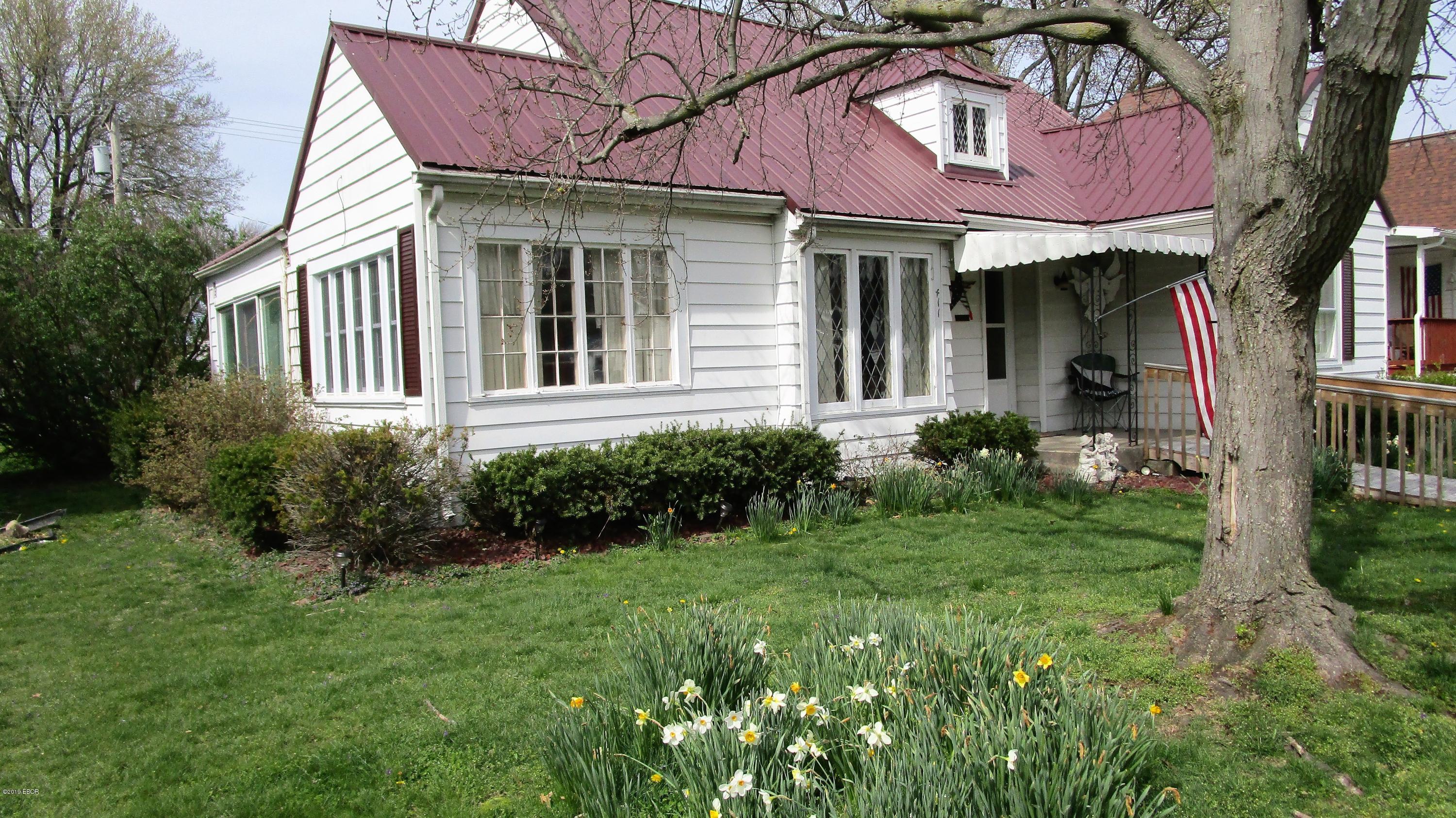 411 East 4th Street Flora, IL 62839 - Photo 4 of 50 Gallery Image 4
