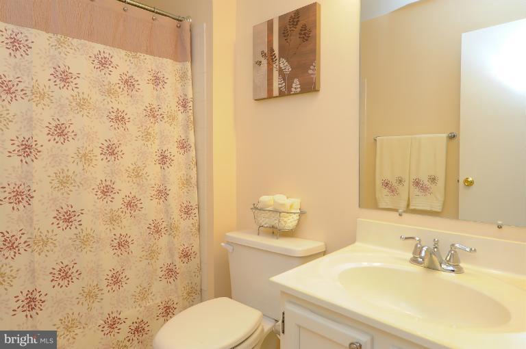 7800 Harrowgate Circle, Unit E Springfield, VA 22152 - Photo 22 of 23 Hall Bath