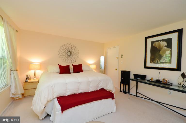 Bedroom (Master)