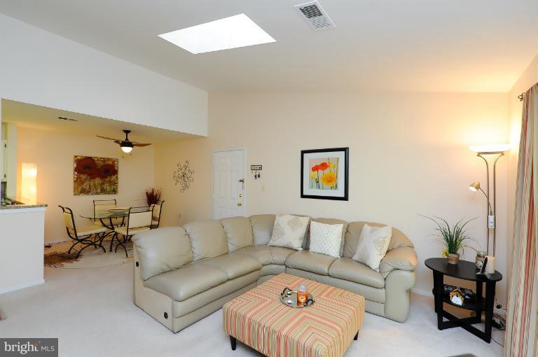 7800 Harrowgate Circle, Unit E Springfield, VA 22152 - Photo 10 of 23 Living Room