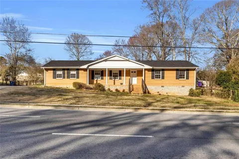 $1,900 | 2338 Rockbridge Road Southwest, Stone Mountain, GA 30087
