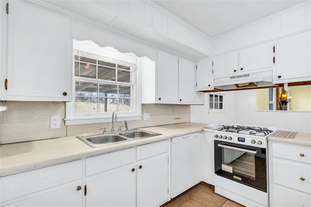 2338 Rockbridge Road Southwest Stone Mountain, GA 30087 - Photo 9 of 33