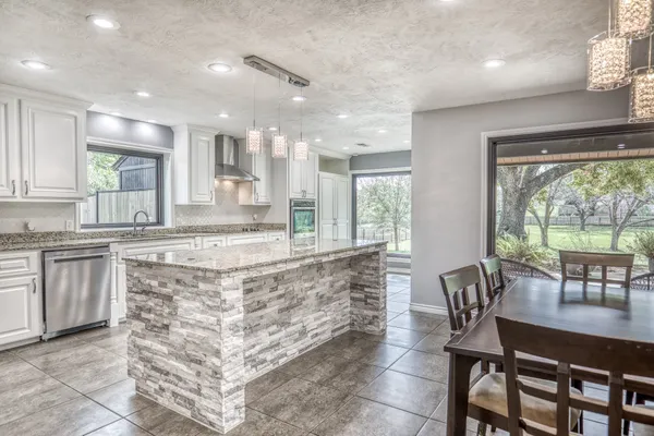 $775,000 | 2414 East Rosedale Drive, Brenham, TX 77833