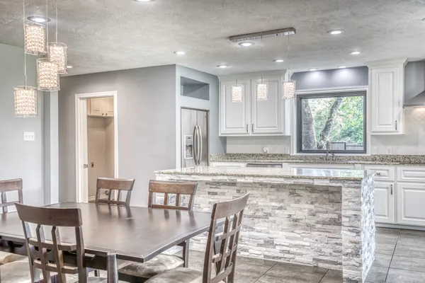 $775,000 | 2414 East Rosedale Drive, Brenham, TX 77833